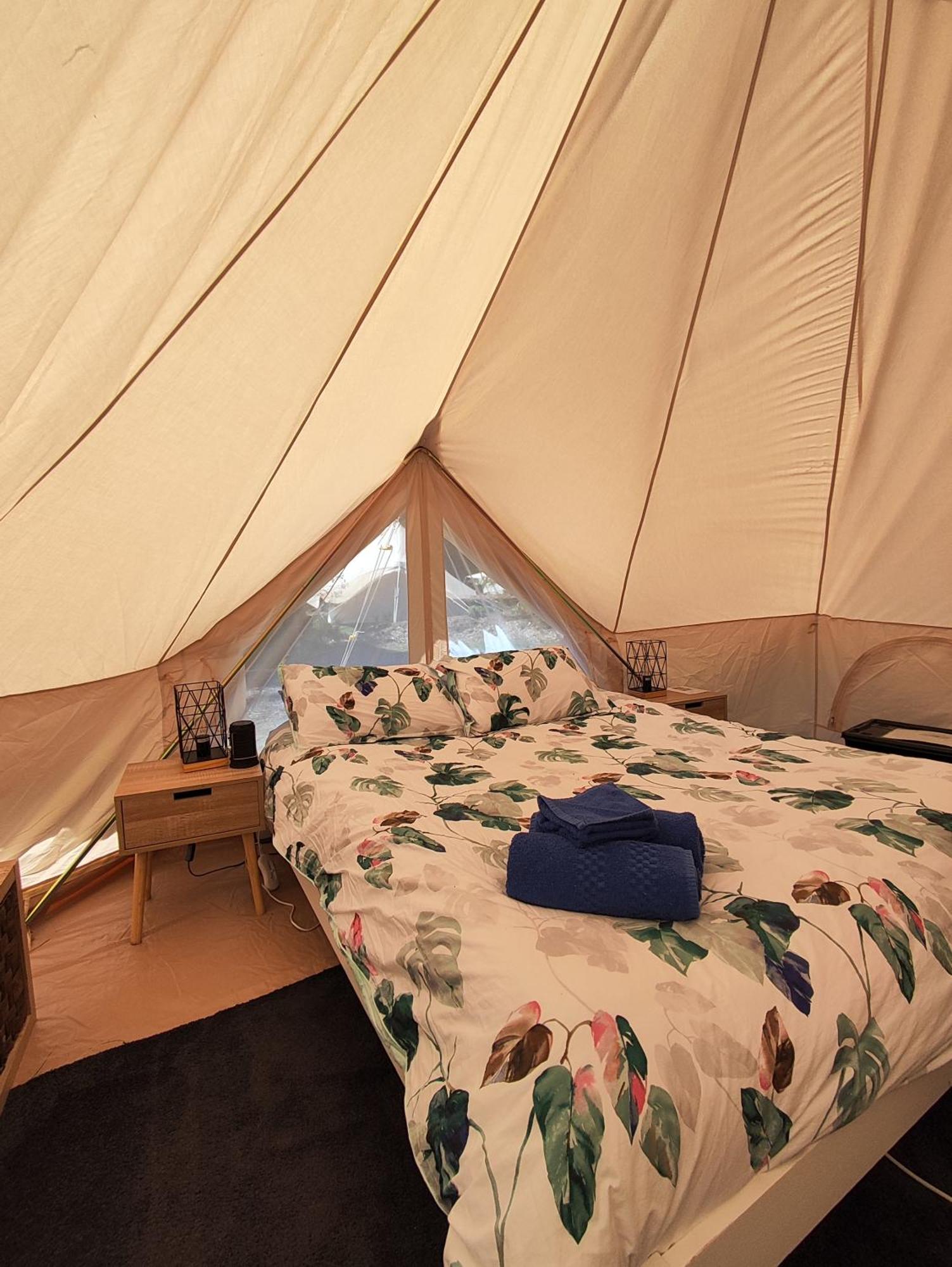 Glamping At Zeehan Bush Camp Exteriör bild